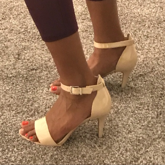 Jessica Simpson Nude Patent Leather Heels-Size:6.5 - Picture 8 of 8